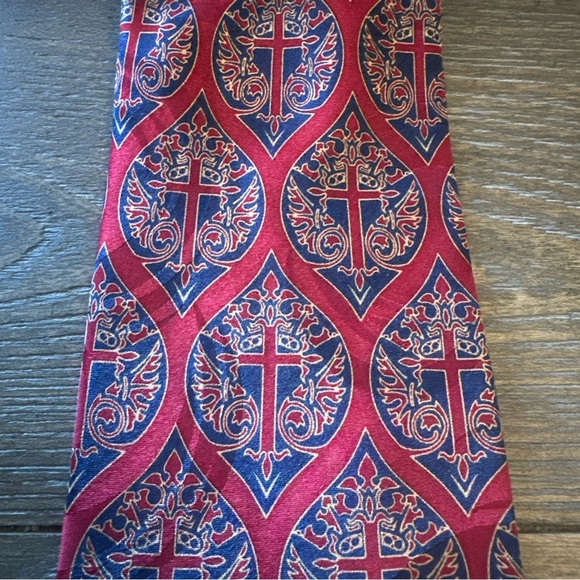 Cross Paisley Elegant Red and Blue Tie - Picture 3 of 6